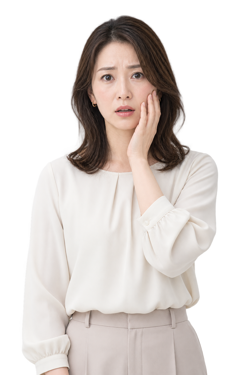 頬に手を添え、美容や体調の変化に戸惑う女性